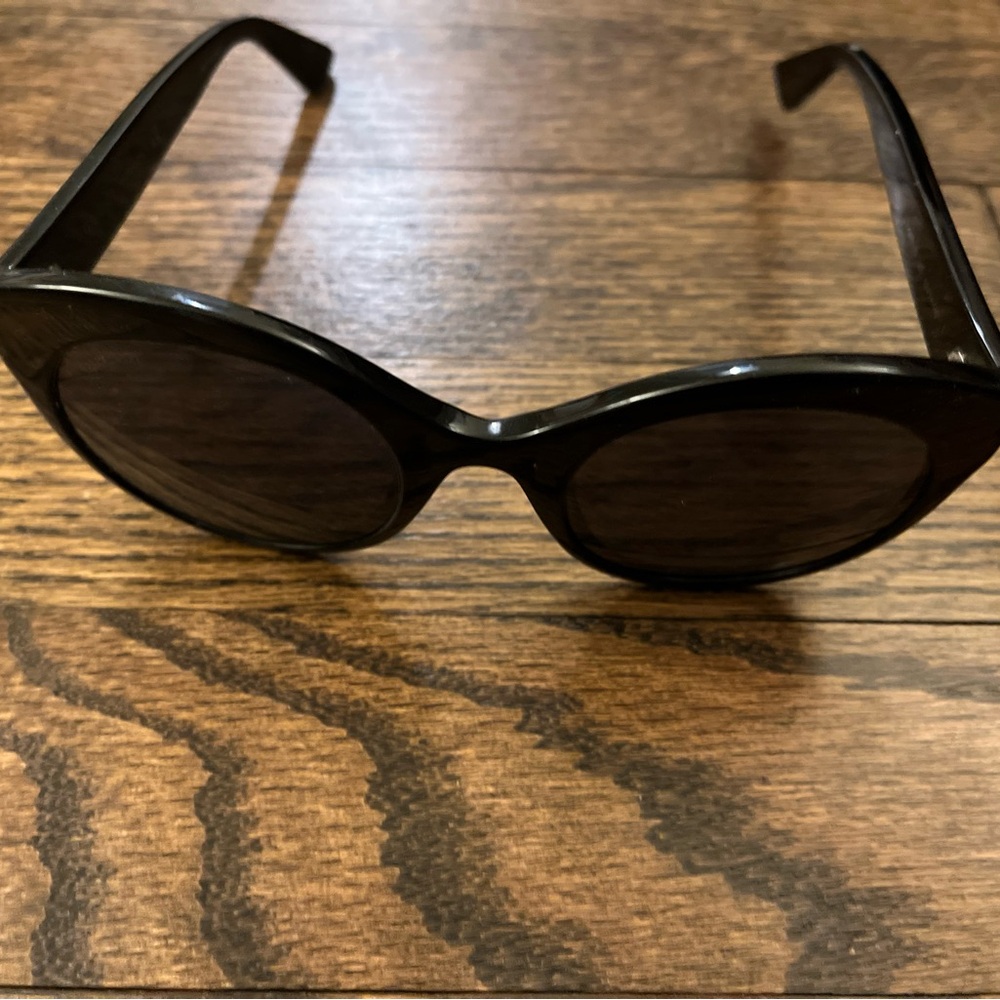 Authentic Gucci Classic Black Sunglasses